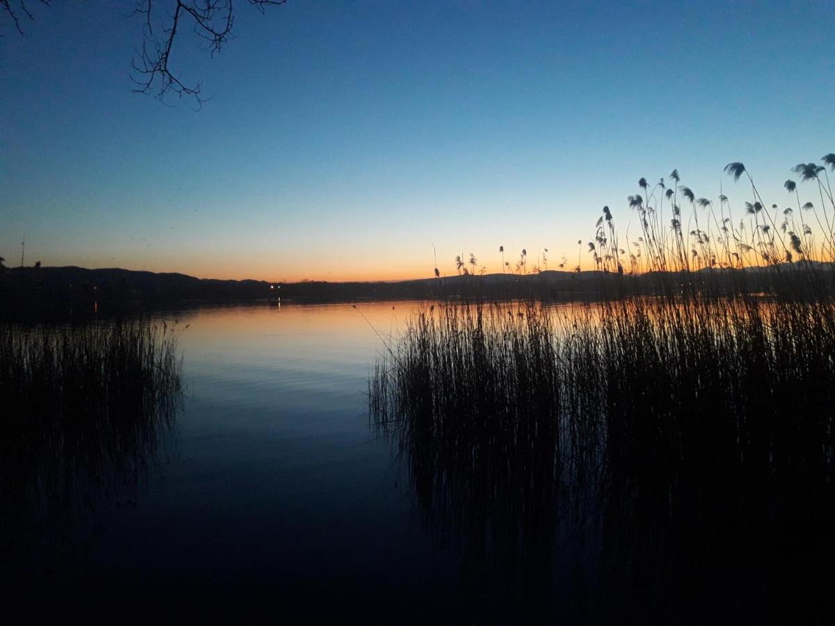 Appartamento Tramonto Al Lago Gavirate Esterno foto